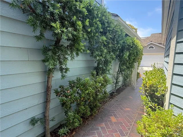 walkway to the front door