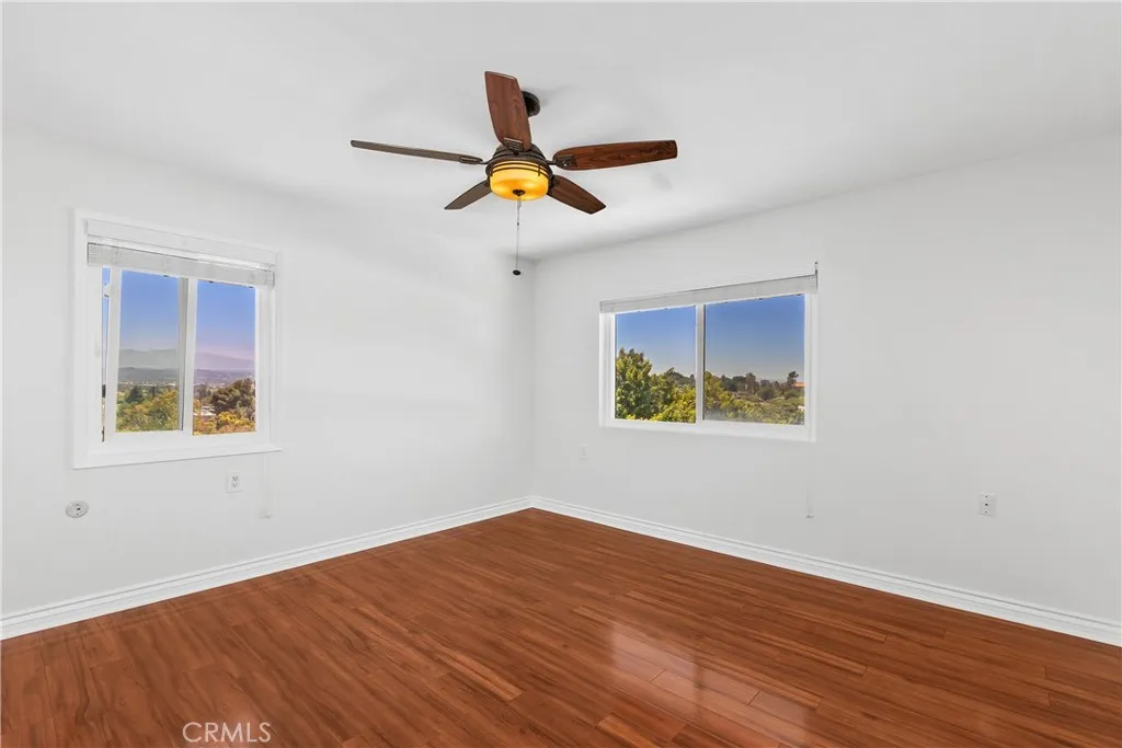 Ceiling fans in the desdroom. Ceiling fans in the desdroom.