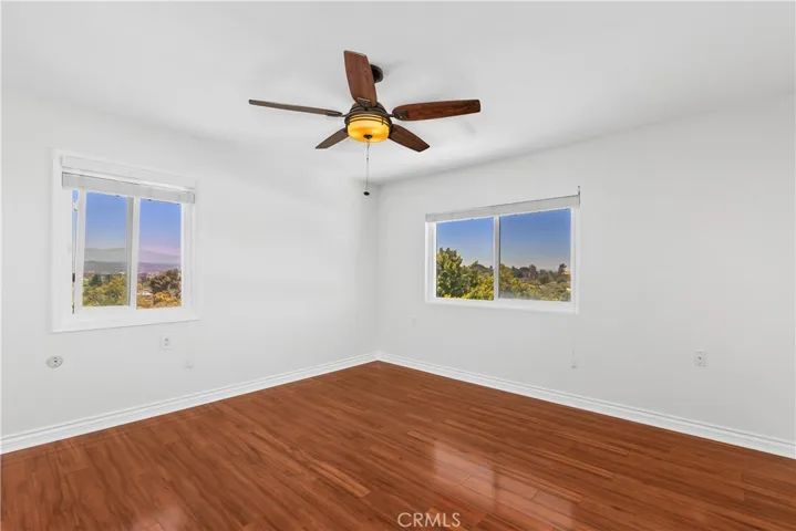 Ceiling fans in the desdroom.