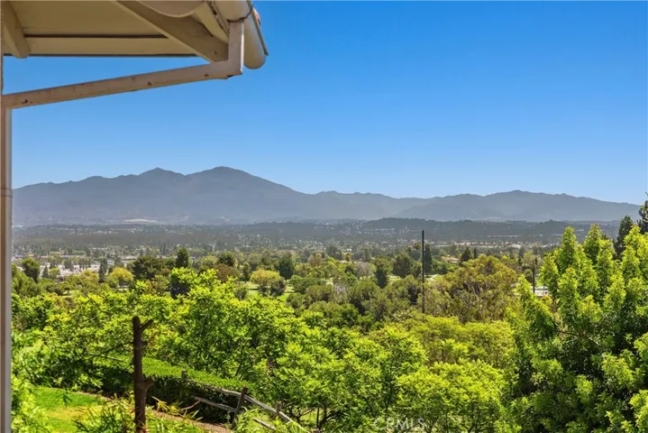 View of the valley and Saddleback mountains.