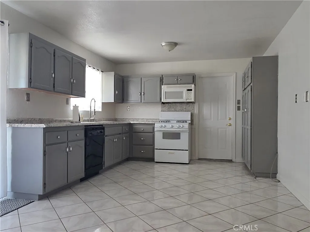 Kitchen/Direct Garage Access