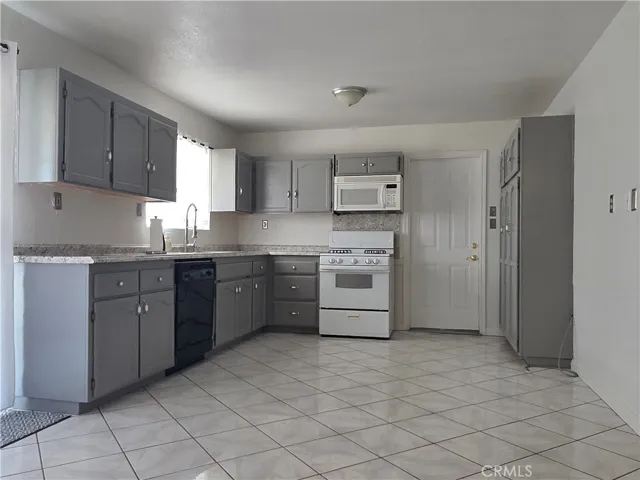 Kitchen/Direct Garage Access