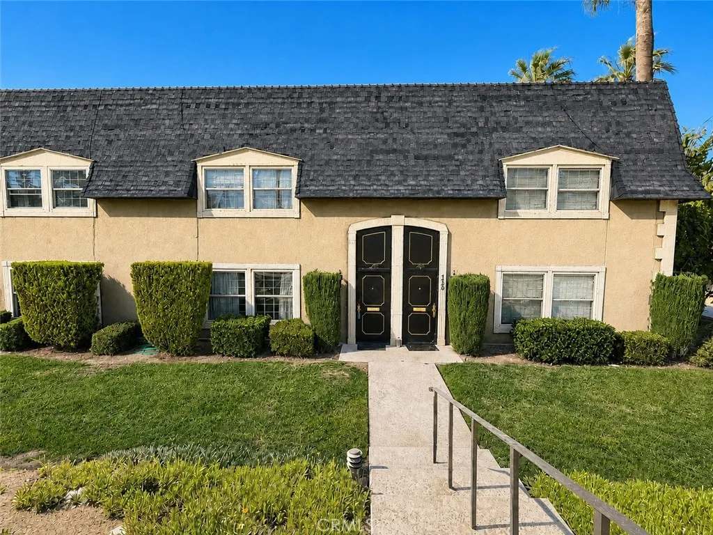 139 E Cypress