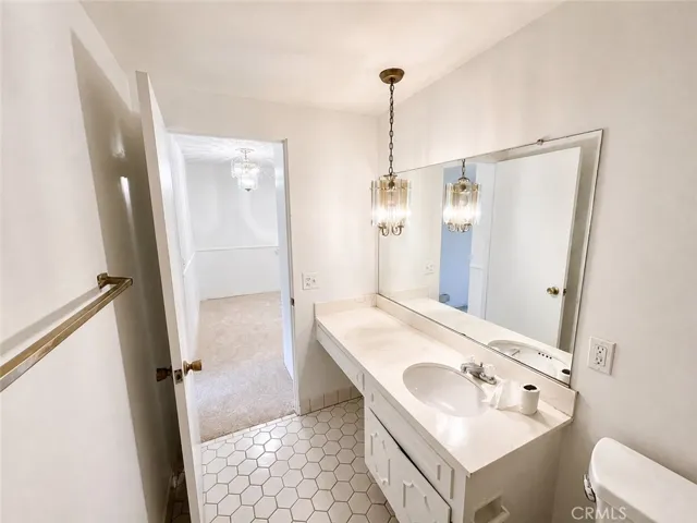 Upstairs Full Bath.