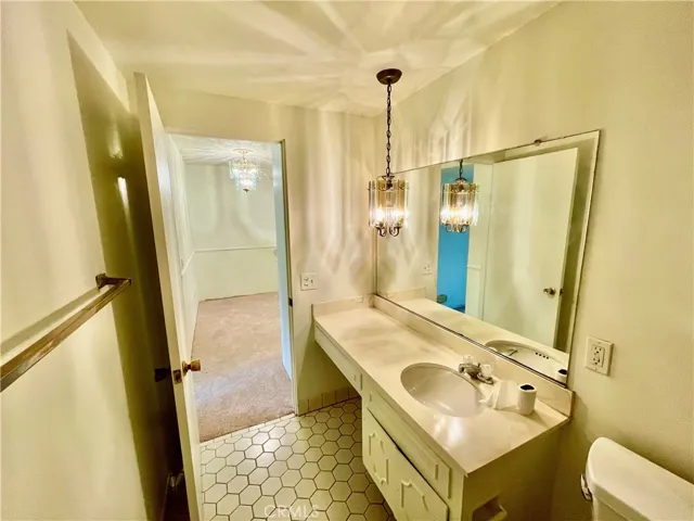 Upstairs Full Bath.
