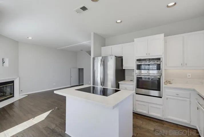 7130 Calabria Ct E, San Diego, California 92122