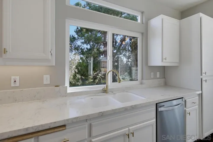 7130 Calabria Ct E, San Diego, California 92122