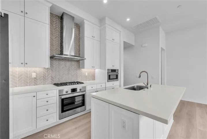 220 Ashby, Irvine, California 92618