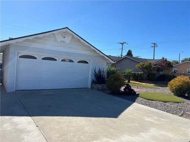 21011 Wardham, Lakewood, California 90715
