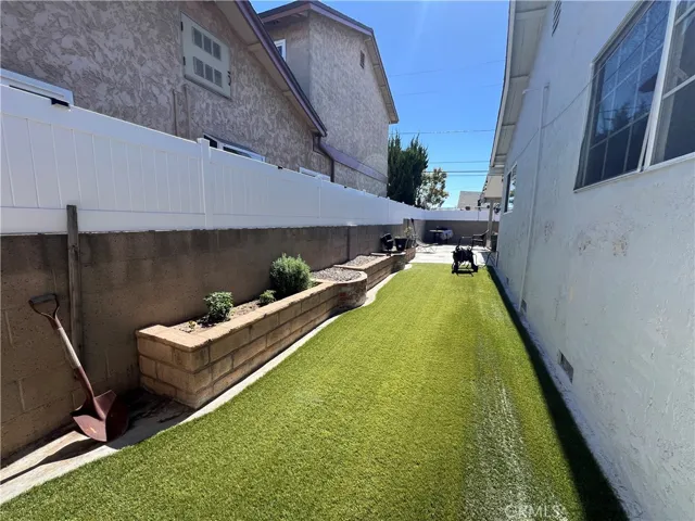 21011 Wardham, Lakewood, California 90715