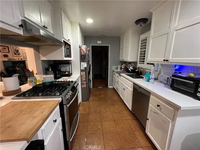 21011 Wardham, Lakewood, California 90715