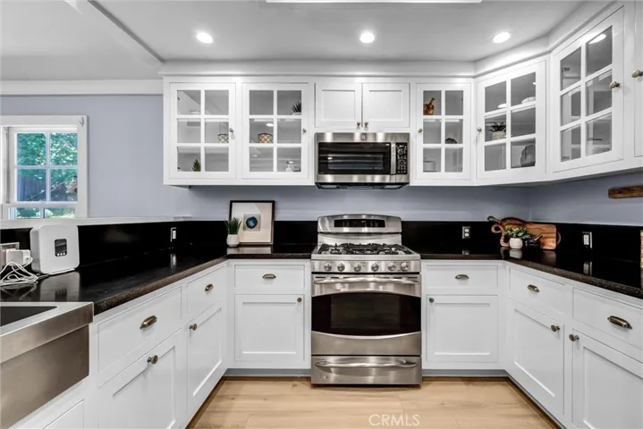 beautiful open kitchen