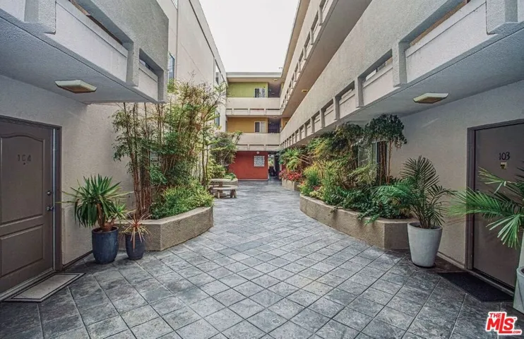 446 San Vicente Boulevard 107, Santa Monica, California 90402