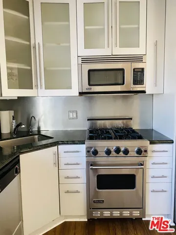 446 San Vicente Boulevard 107, Santa Monica, California 90402