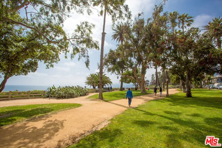 446 San Vicente Boulevard 107, Santa Monica, California 90402