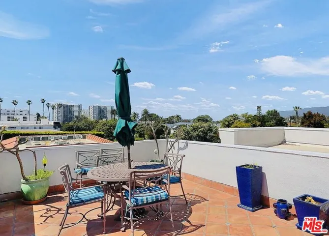 446 San Vicente Boulevard 107, Santa Monica, California 90402