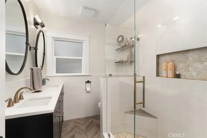 GORGEOUS MASTER/MAIN BATH DOUBLE VANITY , WALK IN SHOWER