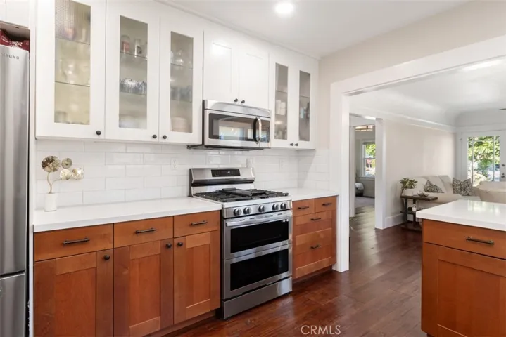 LIGHT AND BRIGHT KITCHEN