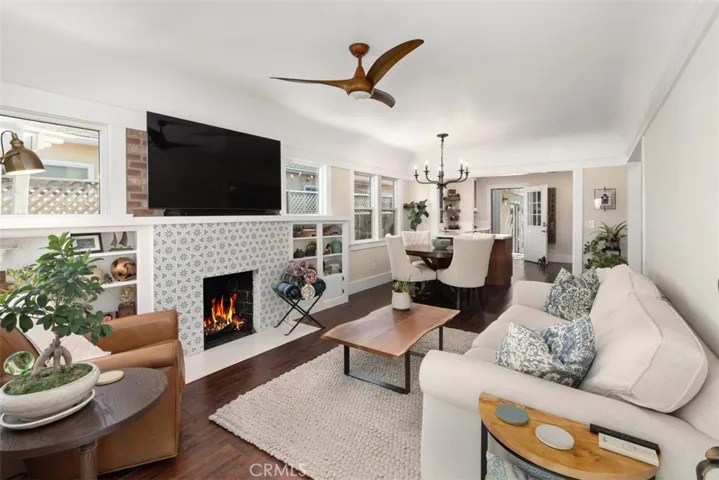 MAIN LIVING ROOM