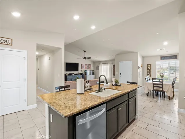 391 Rosewood, Sanger, California 93657