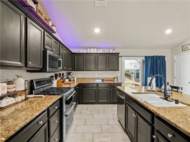 391 Rosewood, Sanger, California 93657