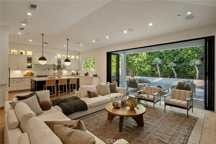 16130 Otsego Street, Encino, California 91436