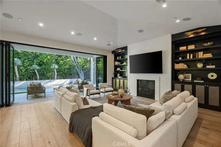 16130 Otsego Street, Encino, California 91436