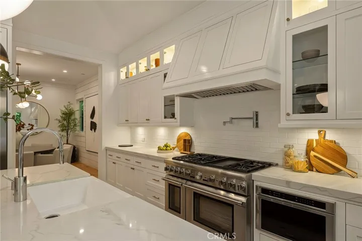 16130 Otsego Street, Encino, California 91436