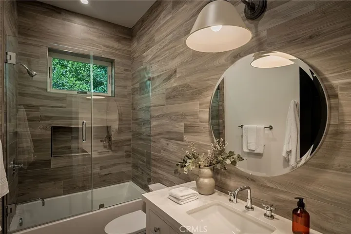 16130 Otsego Street, Encino, California 91436