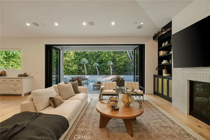 16130 Otsego Street, Encino, California 91436