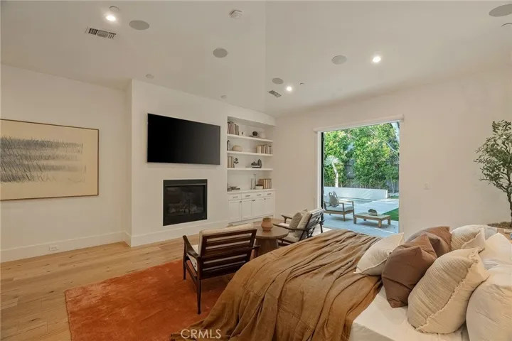 16130 Otsego Street, Encino, California 91436