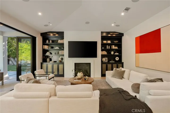 16130 Otsego Street, Encino, California 91436