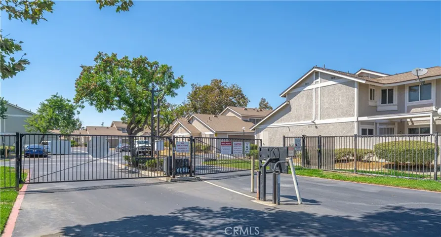 1650 S Campus Avenue 17, Ontario, California 91761