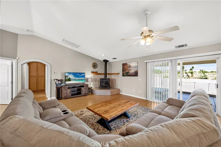 10624 Nugget, Phelan, California 92371