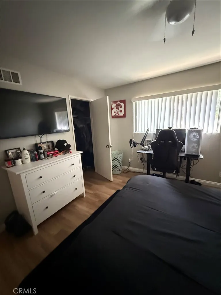 Bedroom w/ walk in closet