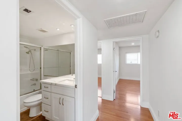 4238 Whitsett Avenue 201, Studio City, California 91604