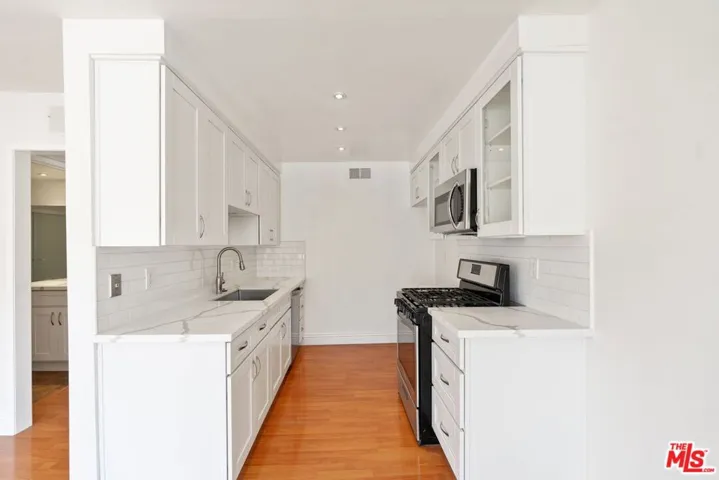 4238 Whitsett Avenue 201, Studio City, California 91604