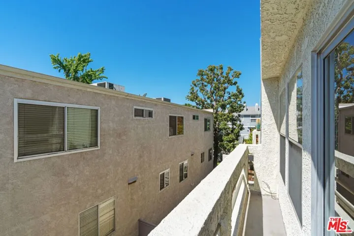 4238 Whitsett Avenue 201, Studio City, California 91604