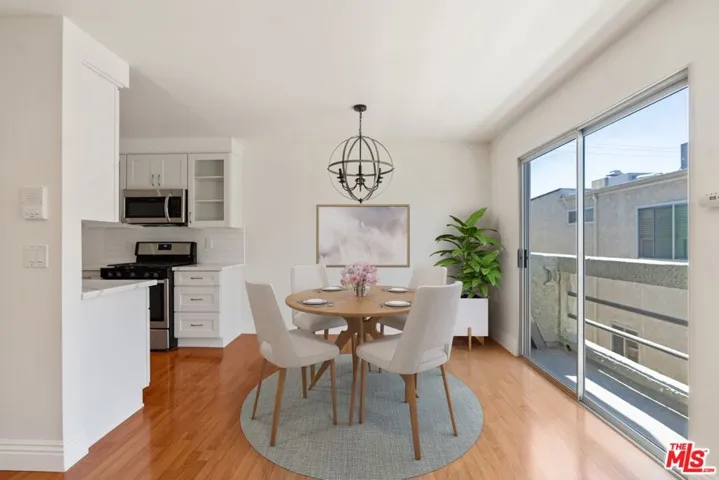 4238 Whitsett Avenue 201, Studio City, California 91604