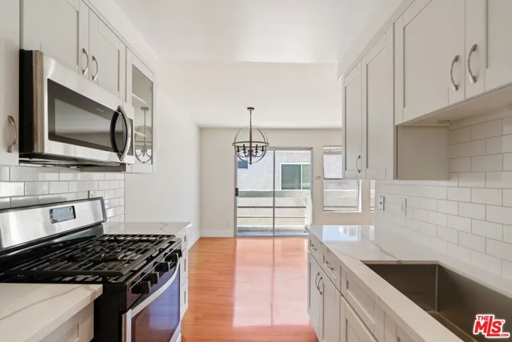 4238 Whitsett Avenue 201, Studio City, California 91604