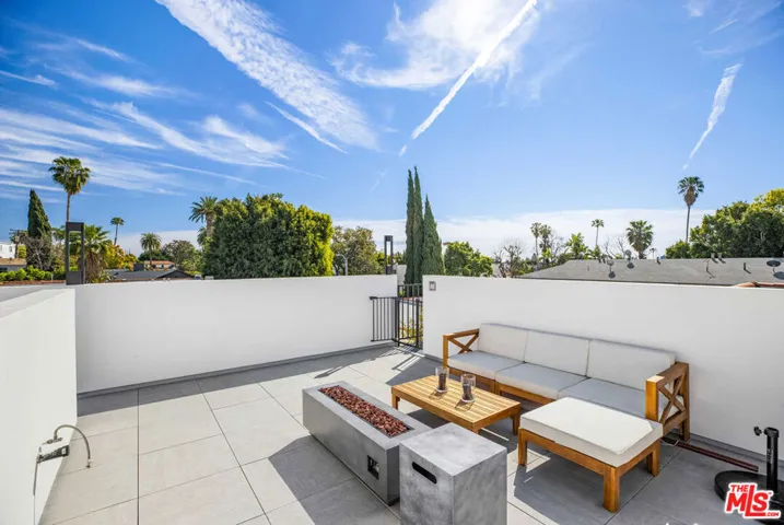 1205 N Genesee Avenue, West Hollywood, California 90046