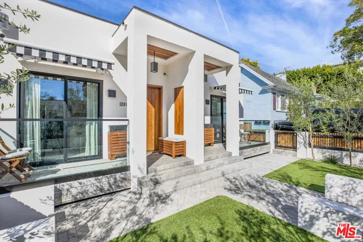 1205 N Genesee Avenue, West Hollywood, California 90046