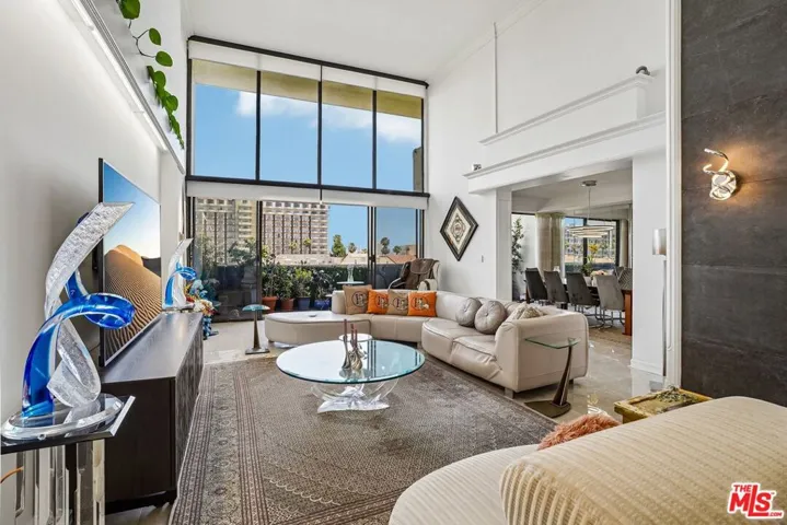325 N Oakhurst Drive Ph2, Beverly Hills, California 90210