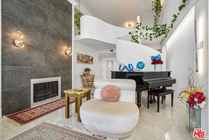 325 N Oakhurst Drive Ph2, Beverly Hills, California 90210
