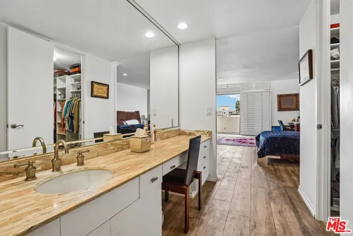 325 N Oakhurst Drive Ph2, Beverly Hills, California 90210
