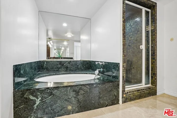 325 N Oakhurst Drive Ph2, Beverly Hills, California 90210
