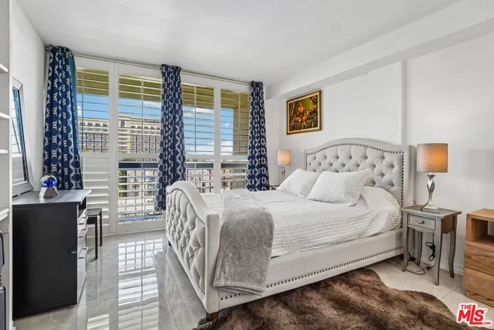 325 N Oakhurst Drive Ph2, Beverly Hills, California 90210