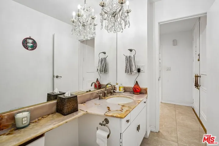 325 N Oakhurst Drive Ph2, Beverly Hills, California 90210
