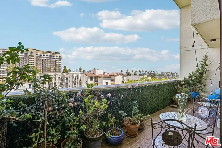 325 N Oakhurst Drive Ph2, Beverly Hills, California 90210
