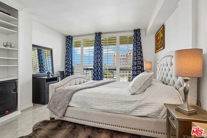 325 N Oakhurst Drive Ph2, Beverly Hills, California 90210